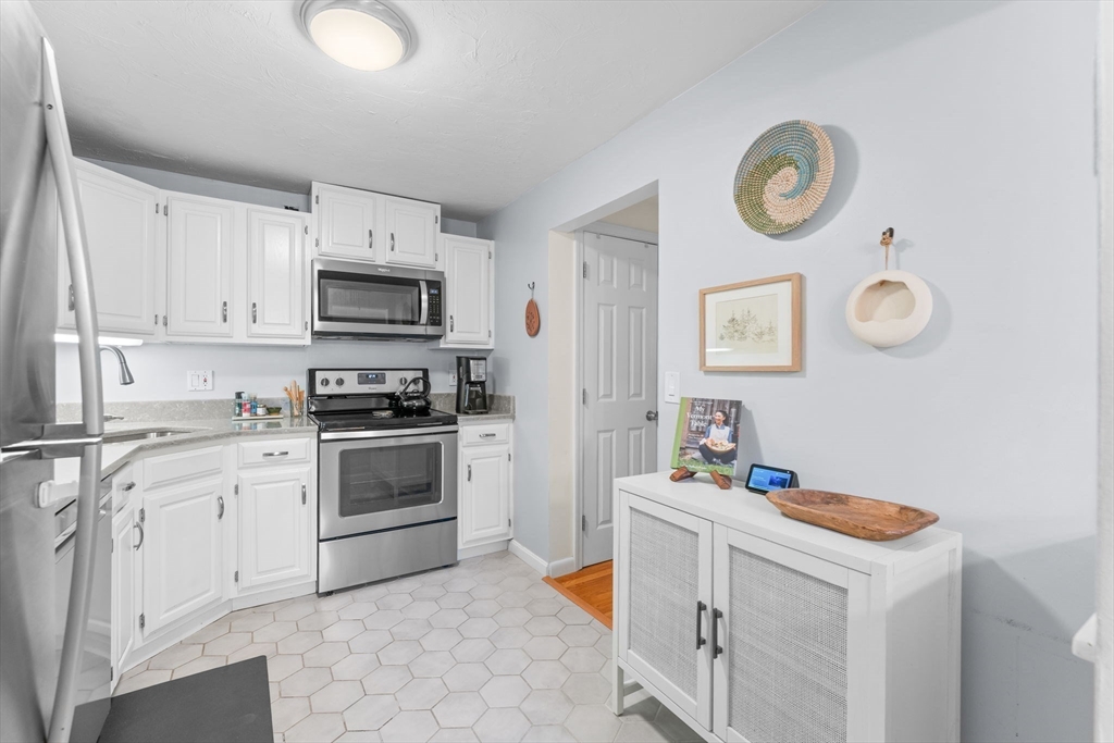 112 Ridgefield Circle, Unit B Clinton, MA 01510 - Photo 8 of 37