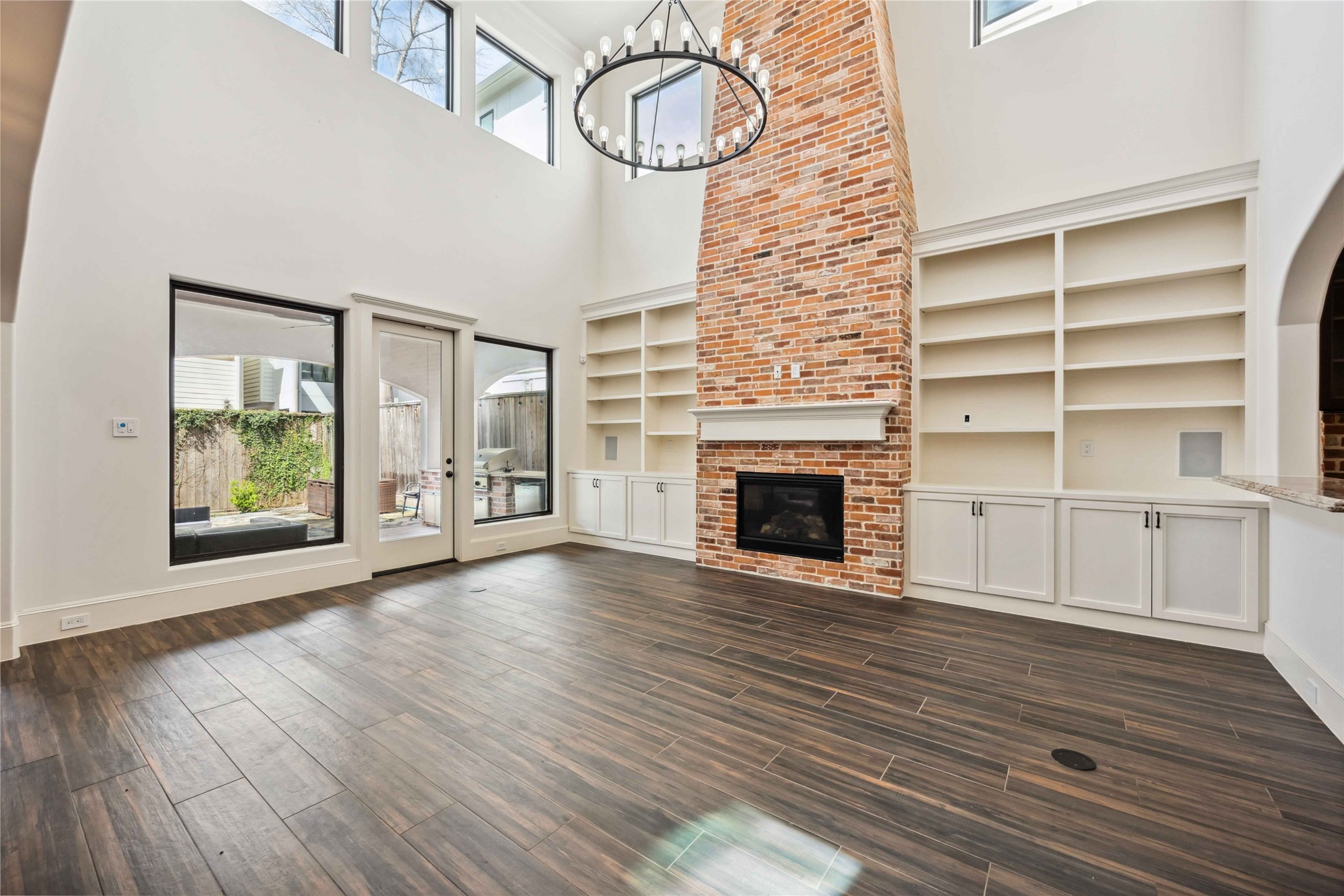 215 Malone Street Houston, TX 77007 - Photo 2 of 48 Living Room