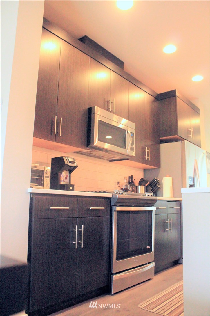 351 Vashon Court Northeast Renton, WA 98059 - Photo 11 of 19 Gallery Image 11