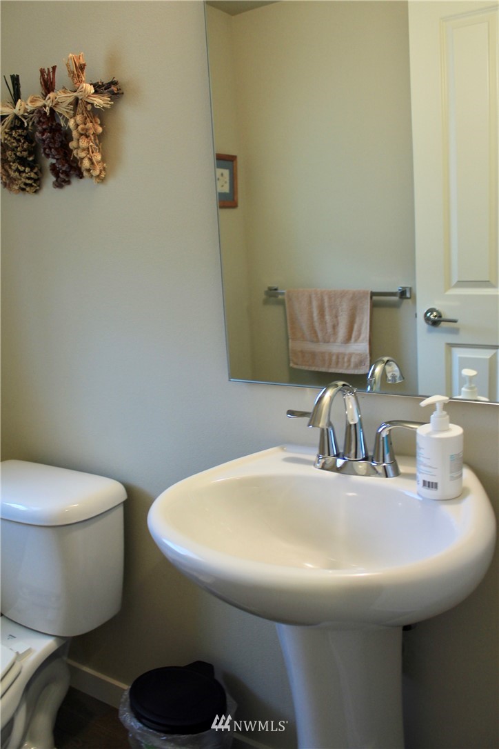 351 Vashon Court Northeast Renton, WA 98059 - Photo 12 of 19 Gallery Image 12