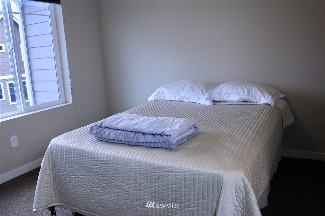 351 Vashon Court Northeast Renton, WA 98059 - Photo 14 of 19 Gallery Image 14