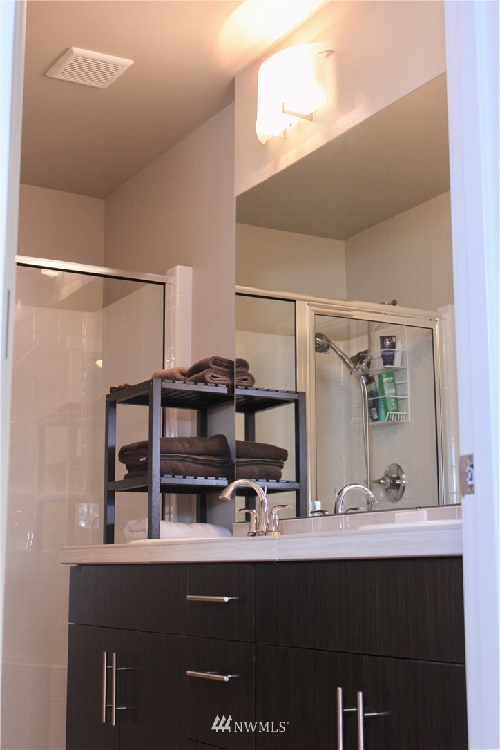 351 Vashon Court Northeast Renton, WA 98059 - Photo 15 of 19 Gallery Image 15