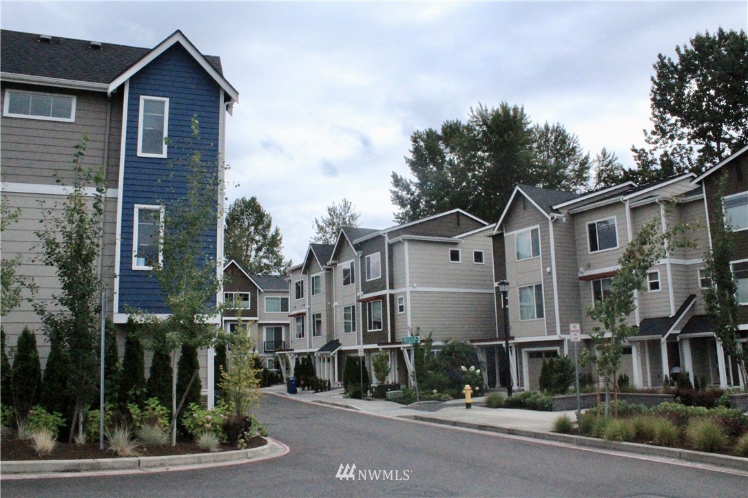351 Vashon Court Northeast Renton, WA 98059 - Photo 16 of 19 Gallery Image 16