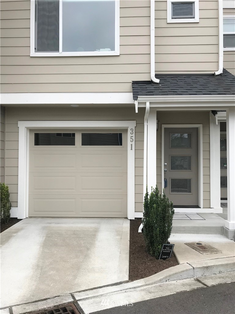 351 Vashon Court Northeast Renton, WA 98059 - Photo 3 of 19 Gallery Image 3