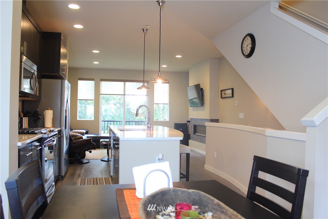 351 Vashon Court Northeast Renton, WA 98059 - Photo 6 of 19 Gallery Image 6