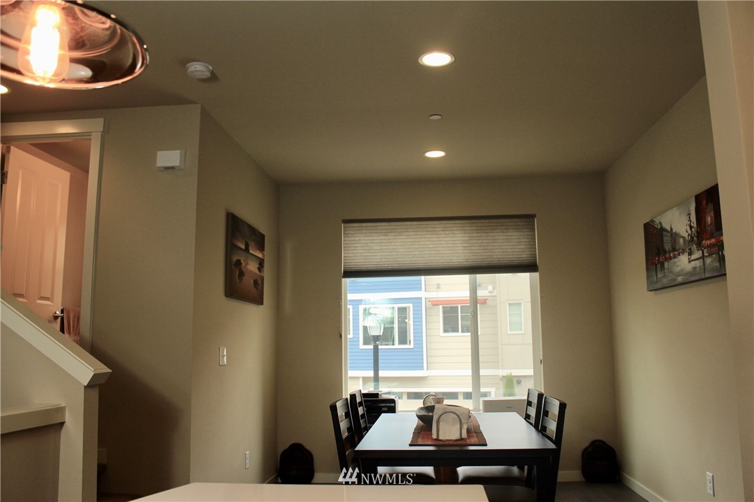 351 Vashon Court Northeast Renton, WA 98059 - Photo 7 of 19 Gallery Image 7