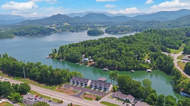 $995,000 | 776 North Main Street, Hiawassee, GA 30546