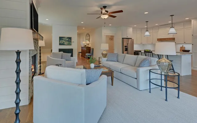 $995,000 | 776 North Main Street, Hiawassee, GA 30546