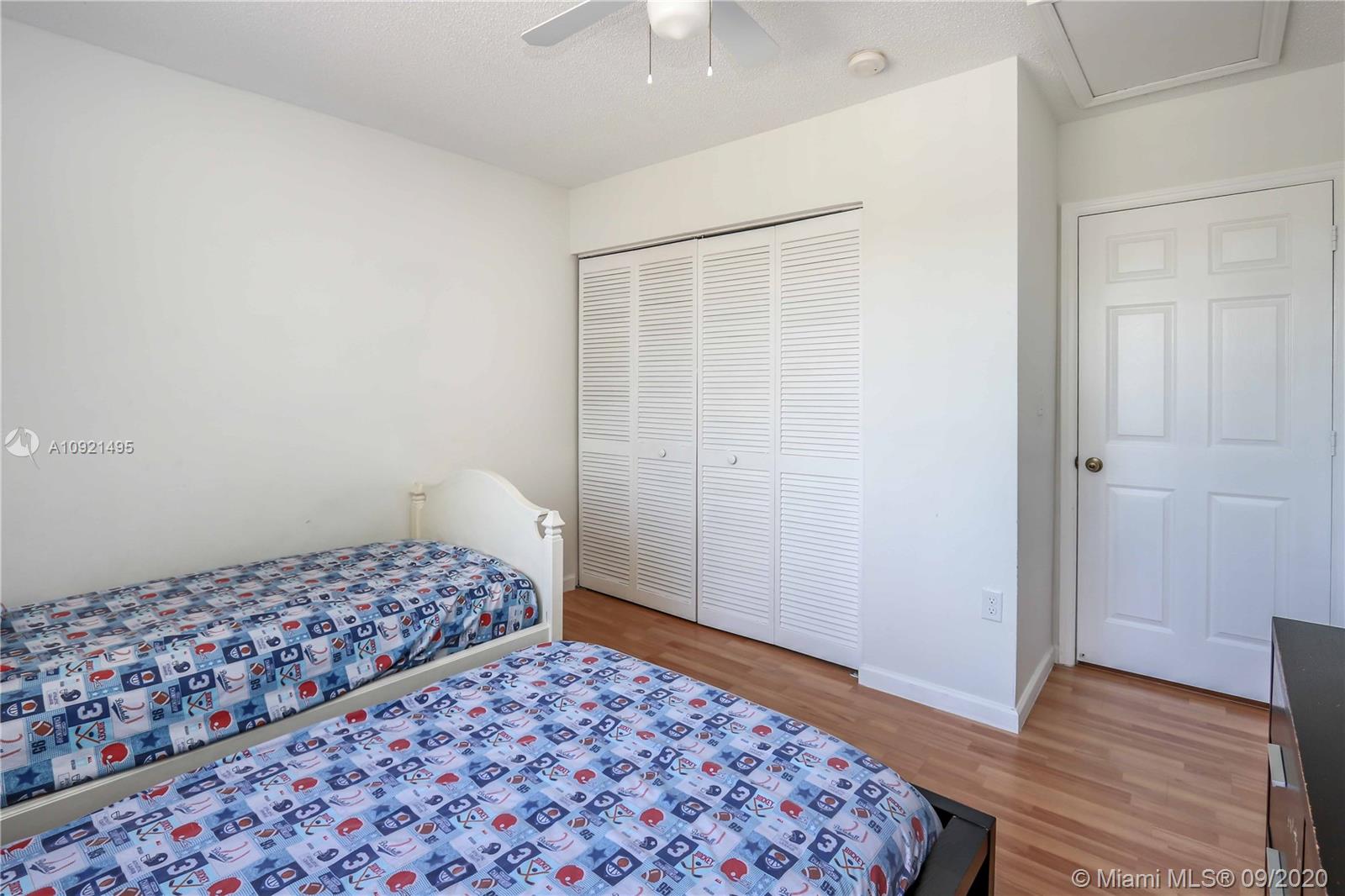 16242 Southwest 100th Terrace Miami, FL 33196 - Photo 13 of 32