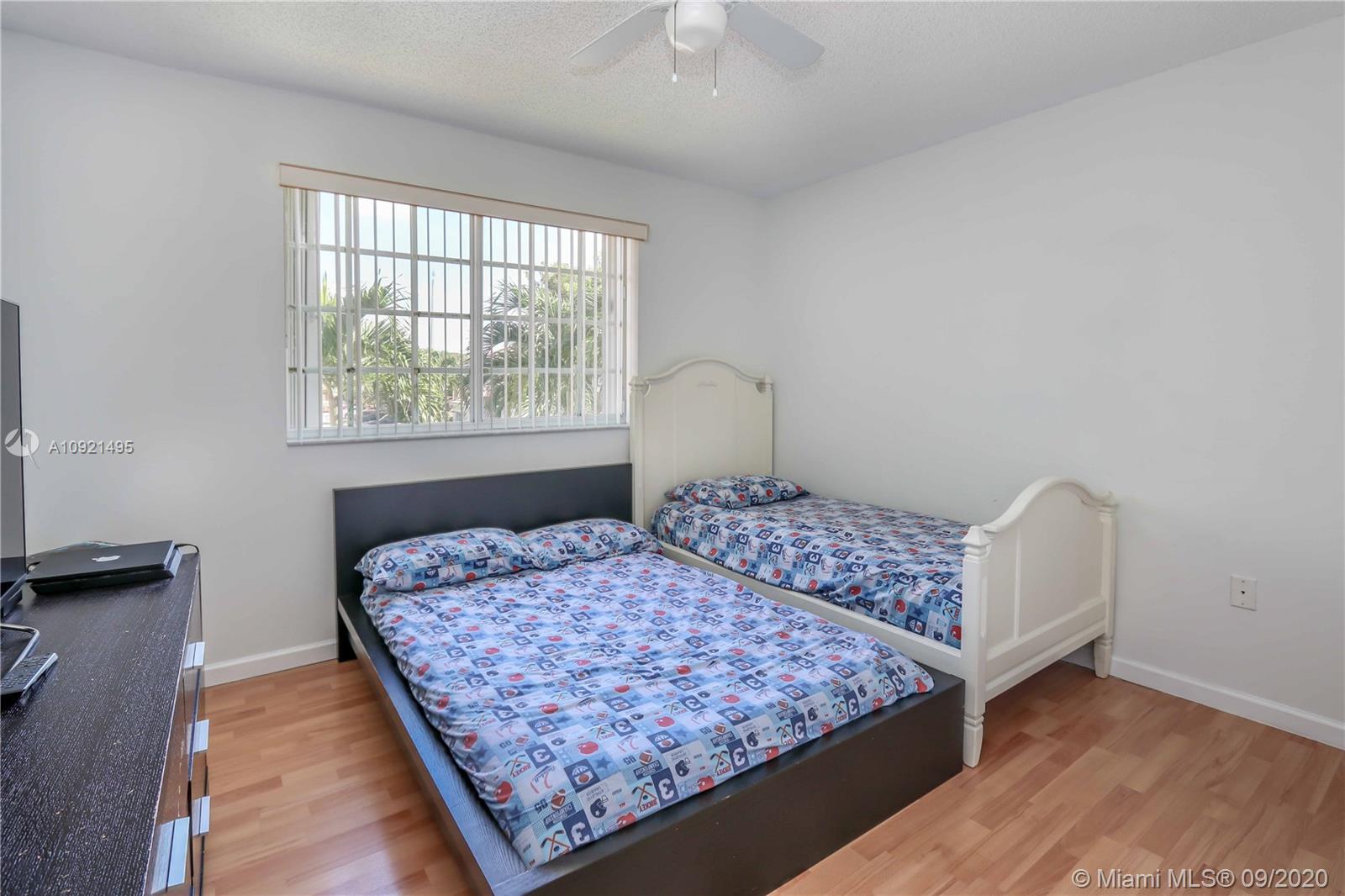 16242 Southwest 100th Terrace Miami, FL 33196 - Photo 18 of 32