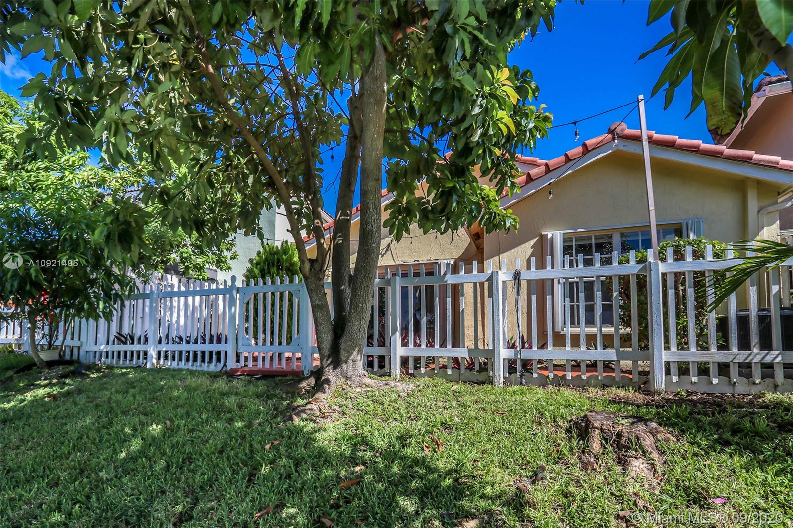 16242 Southwest 100th Terrace Miami, FL 33196 - Photo 23 of 32
