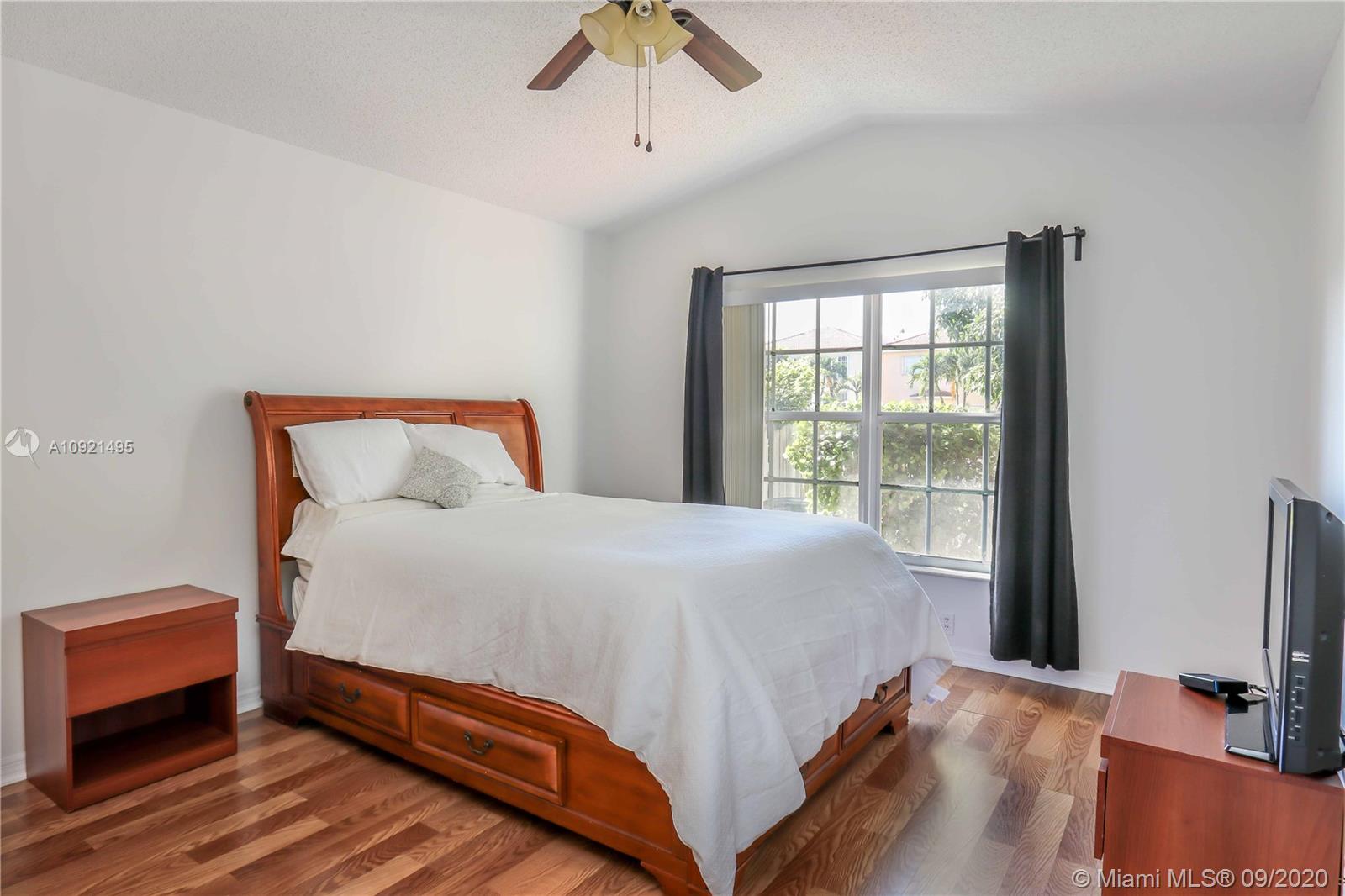 16242 Southwest 100th Terrace Miami, FL 33196 - Photo 10 of 32