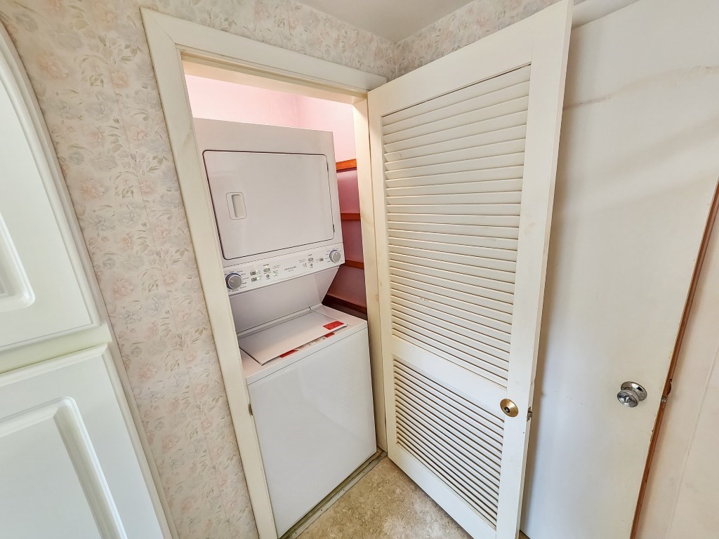415 Chase Road Dartmouth, MA 02747 - Photo 21 of 34 a utility room with dryer and washer