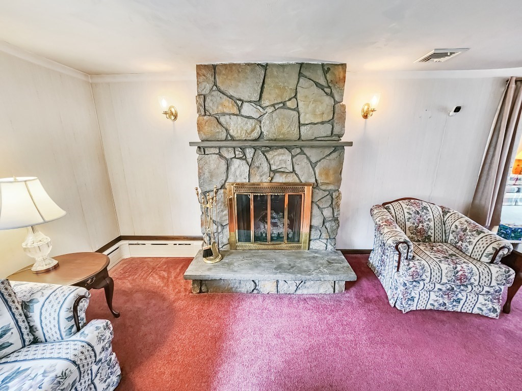 415 Chase Road Dartmouth, MA 02747 - Photo 9 of 34 a living room with furniture