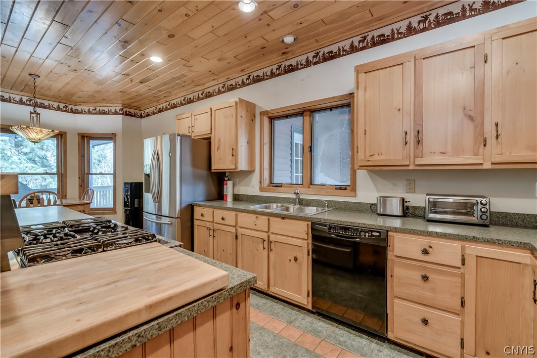 109 Fletcher Road Webb, NY 13420 - Photo 8 of 41