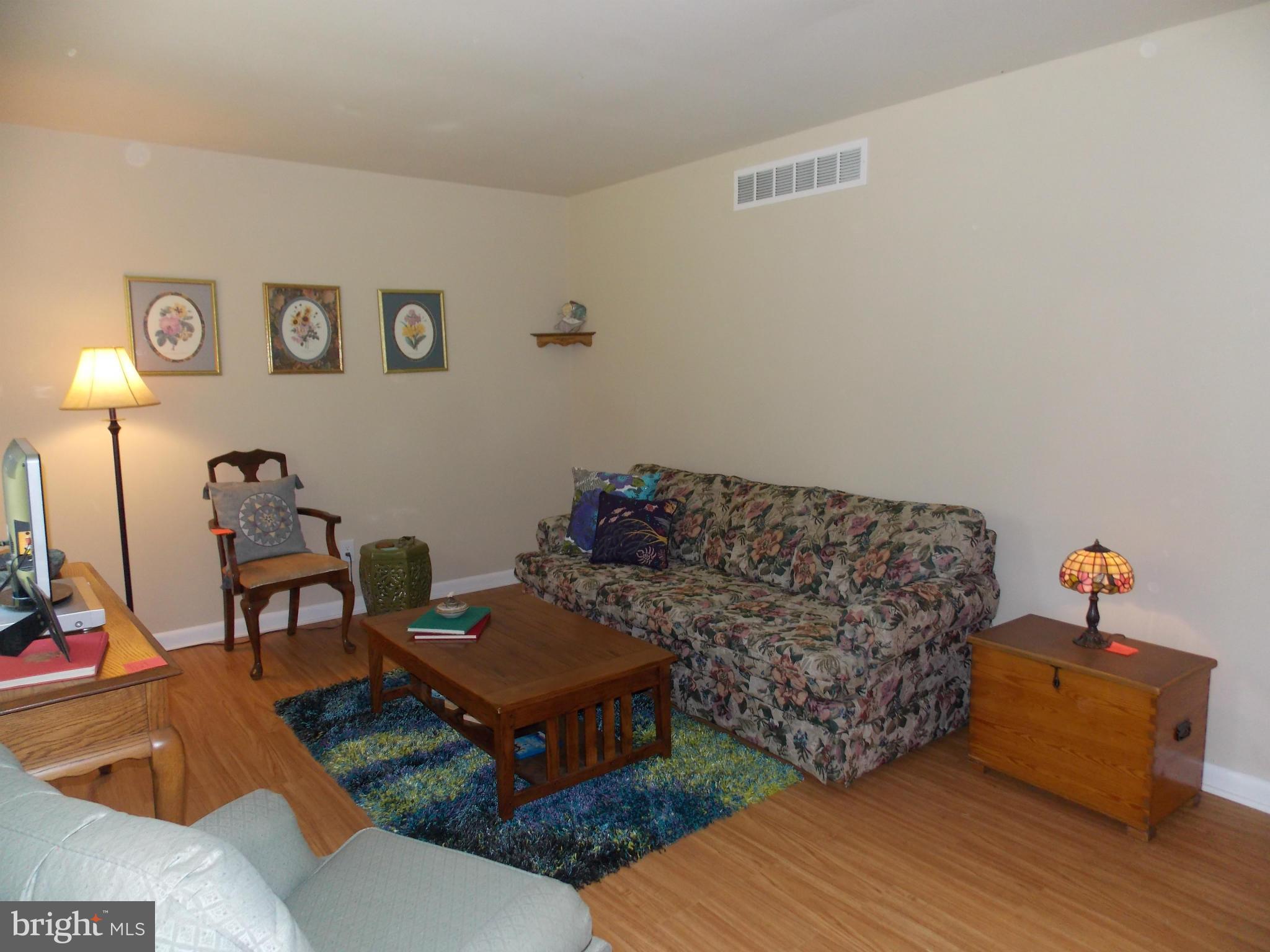 10 Ridgeview Drive Westminster, MD 21157 - Photo 9 of 17 Living Room