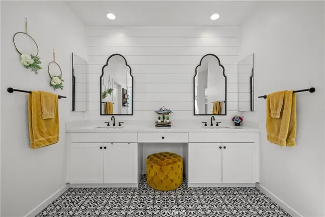 $5,999 | 28516 Songbird Way, Saugus, CA 91350