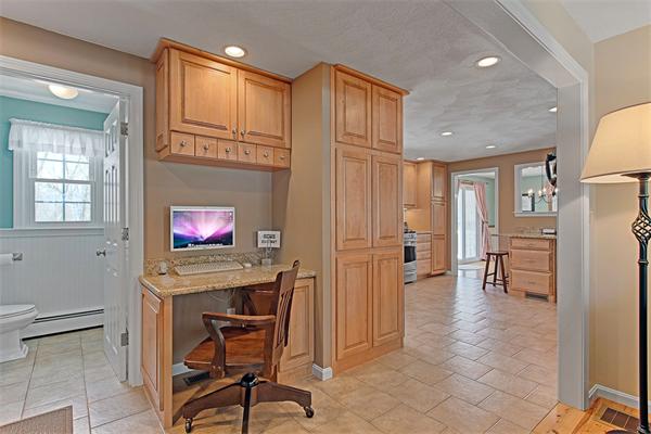 82 Anderson Road Marlborough, MA 01752 - Photo 8 of 25 Gallery Image 8