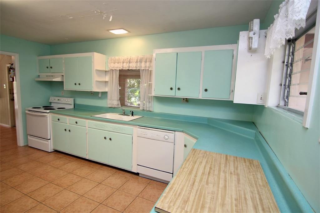 22 Ridgeview Road North Stuart, FL 34996 - Photo 13 of 36 a kitchen with a sink and cabinets