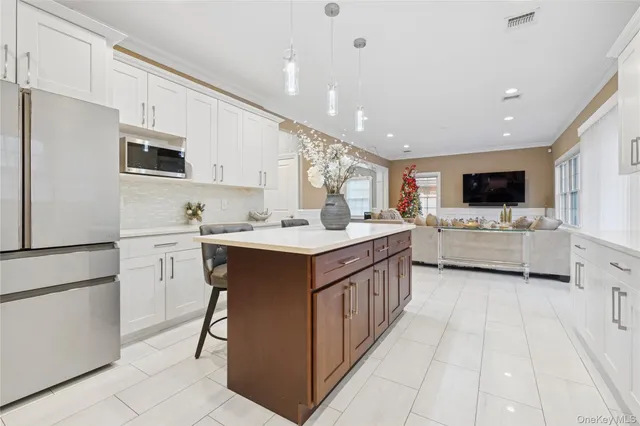 a view of a yard in front of a house with plants and large tree