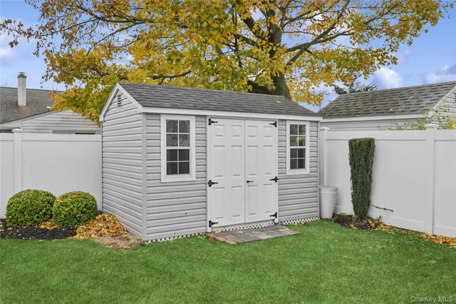 a view of a back yard of the house