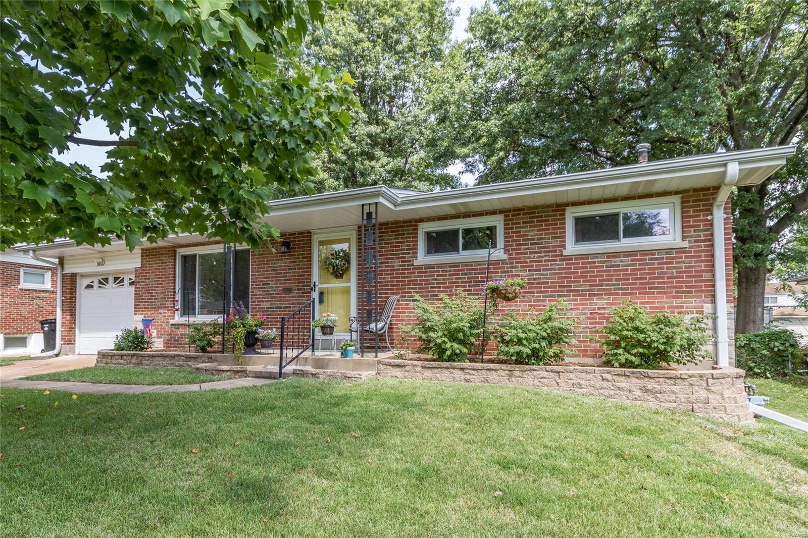 9807 Ridgely Lane St. Louis, MO 63123 - Photo 1 of 29 Gallery Image 1