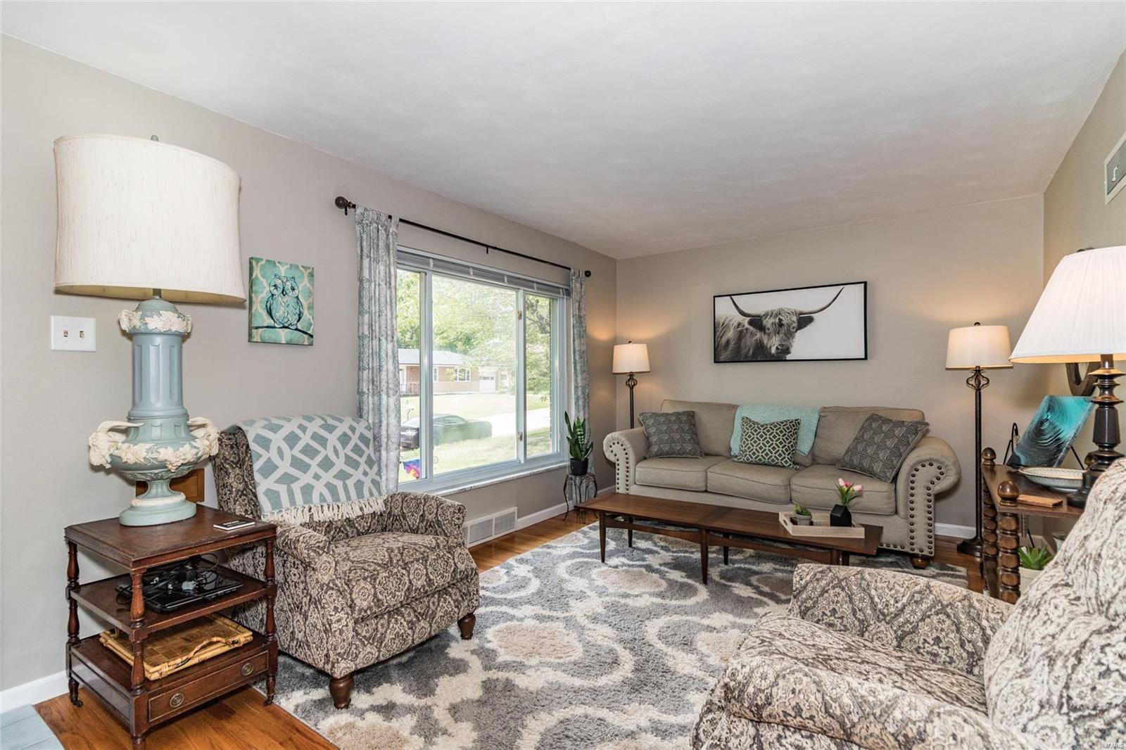 9807 Ridgely Lane St. Louis, MO 63123 - Photo 2 of 29 Gallery Image 2