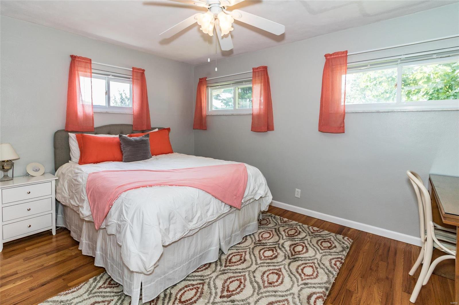 9807 Ridgely Lane St. Louis, MO 63123 - Photo 11 of 29 Gallery Image 11