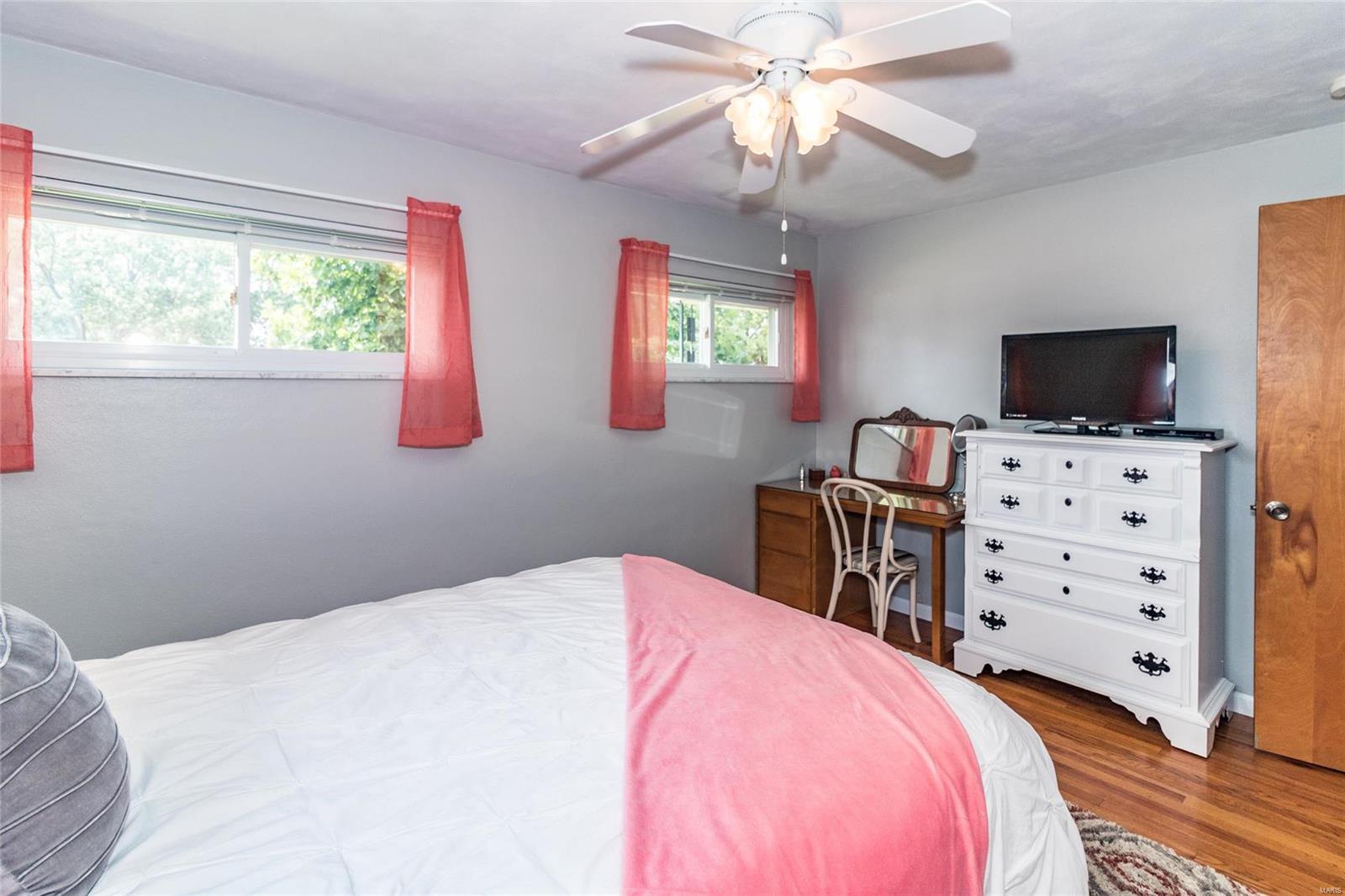 9807 Ridgely Lane St. Louis, MO 63123 - Photo 12 of 29 Gallery Image 12