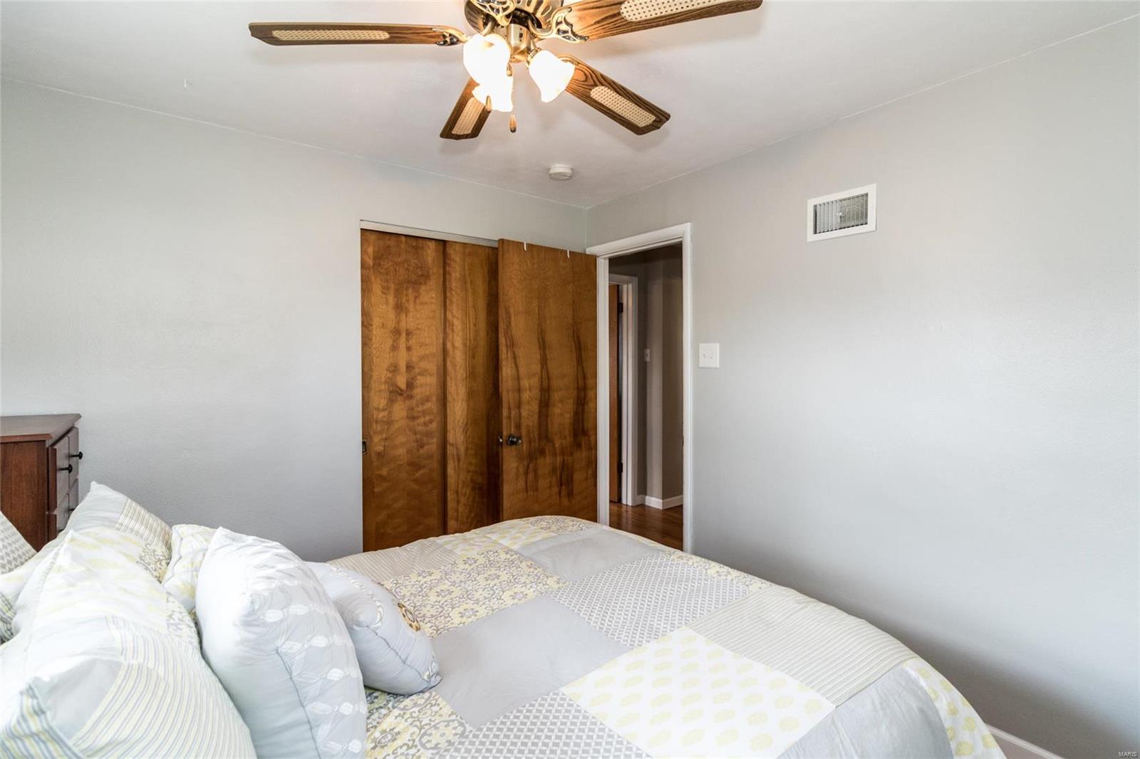 9807 Ridgely Lane St. Louis, MO 63123 - Photo 16 of 29 Gallery Image 16