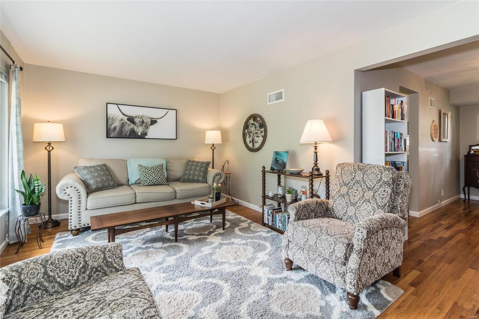 9807 Ridgely Lane St. Louis, MO 63123 - Photo 3 of 29 Gallery Image 3