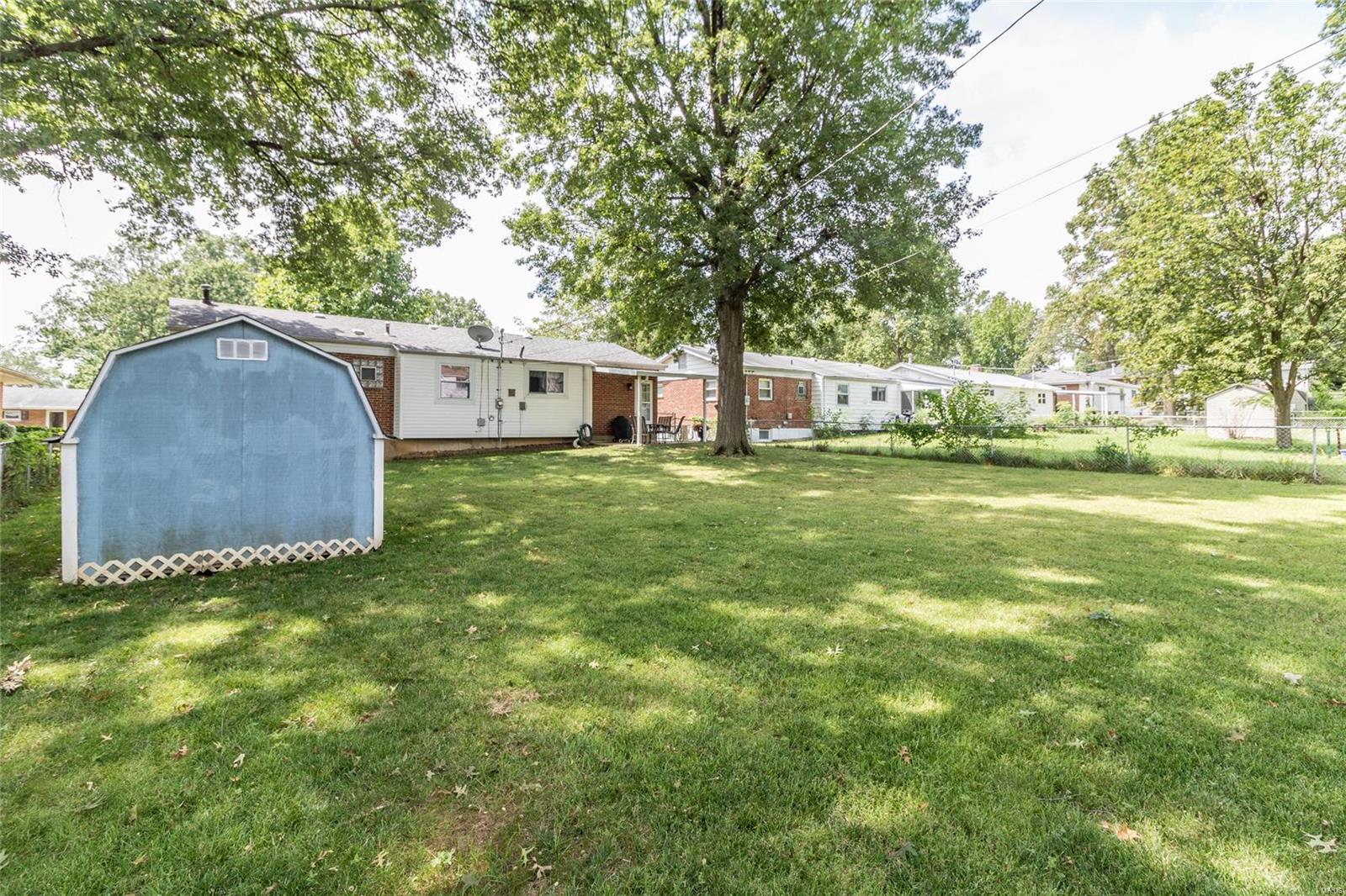 9807 Ridgely Lane St. Louis, MO 63123 - Photo 28 of 29 Gallery Image 28