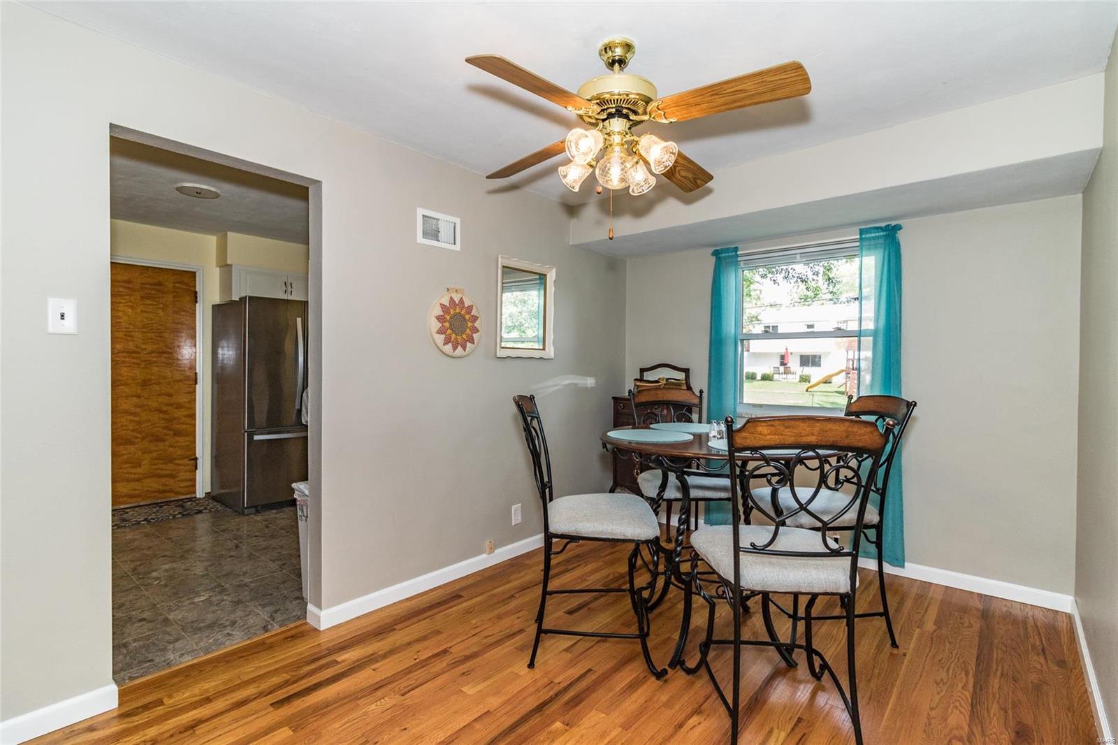 9807 Ridgely Lane St. Louis, MO 63123 - Photo 5 of 29 Gallery Image 5