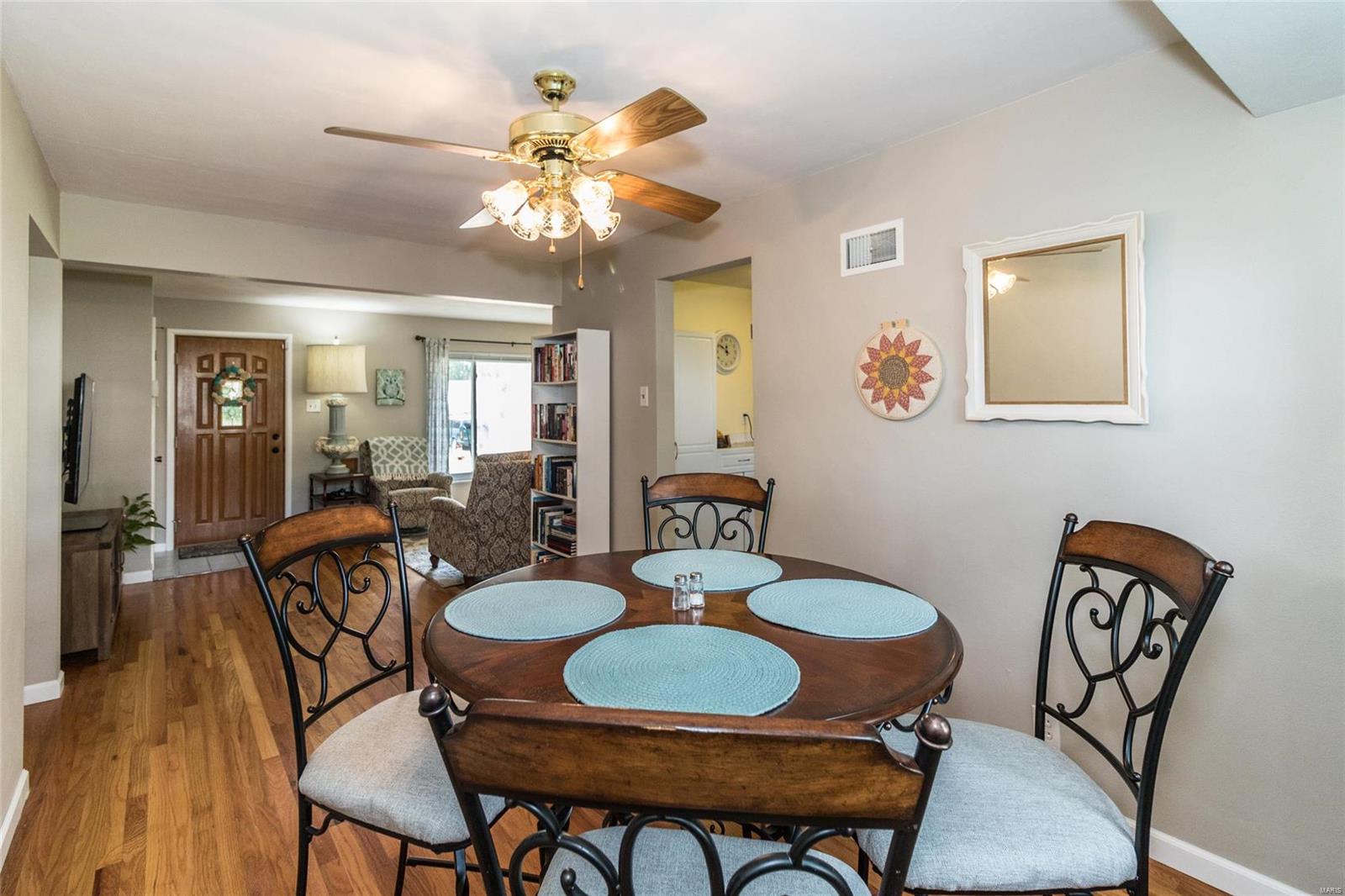9807 Ridgely Lane St. Louis, MO 63123 - Photo 6 of 29 Gallery Image 6