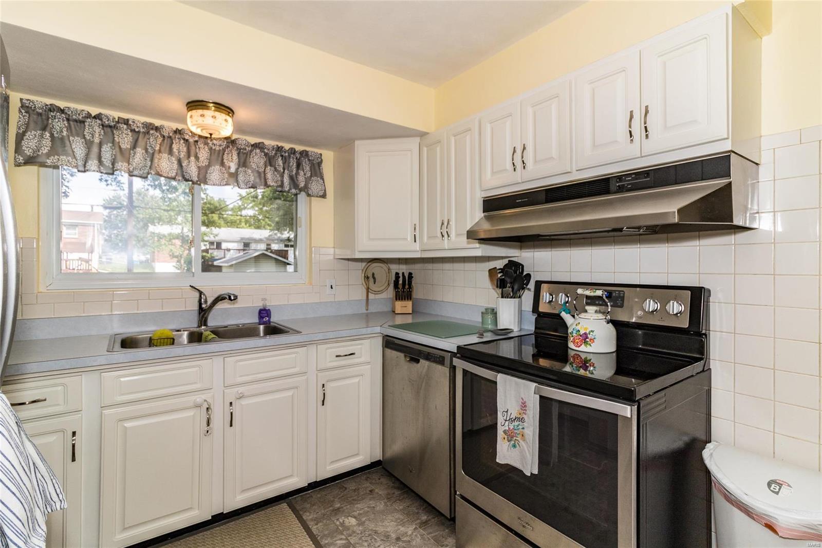 9807 Ridgely Lane St. Louis, MO 63123 - Photo 8 of 29 Gallery Image 8