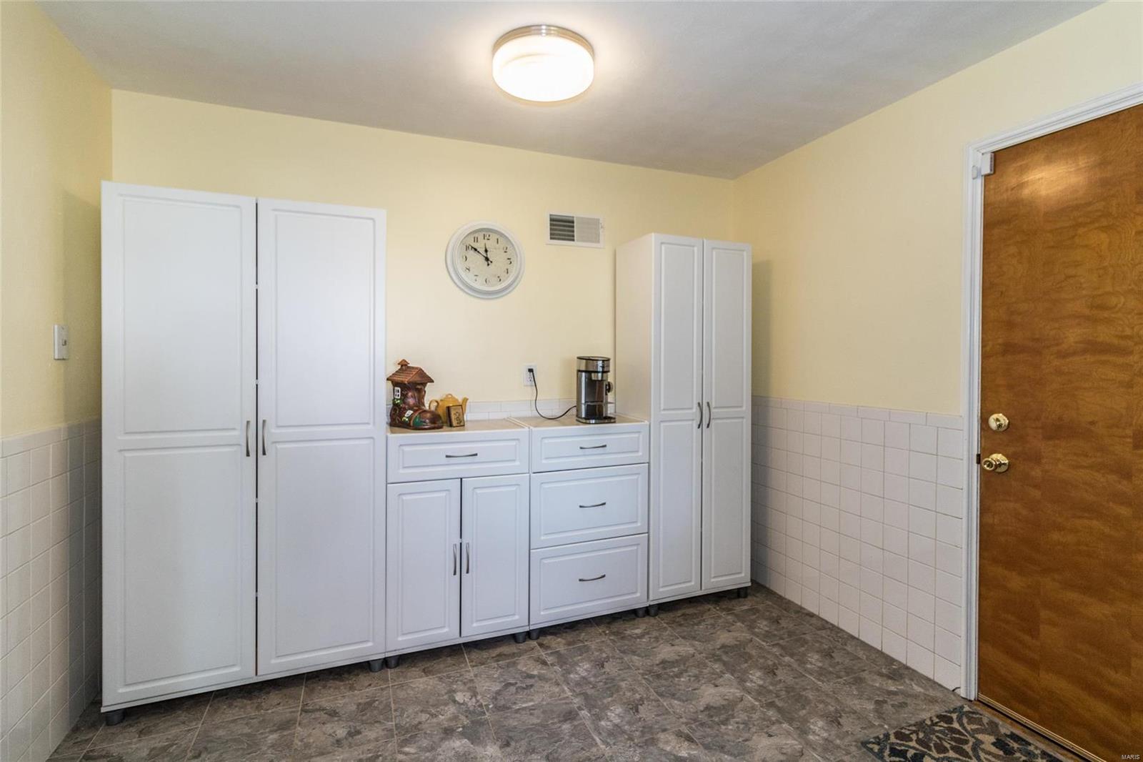9807 Ridgely Lane St. Louis, MO 63123 - Photo 9 of 29 Gallery Image 9