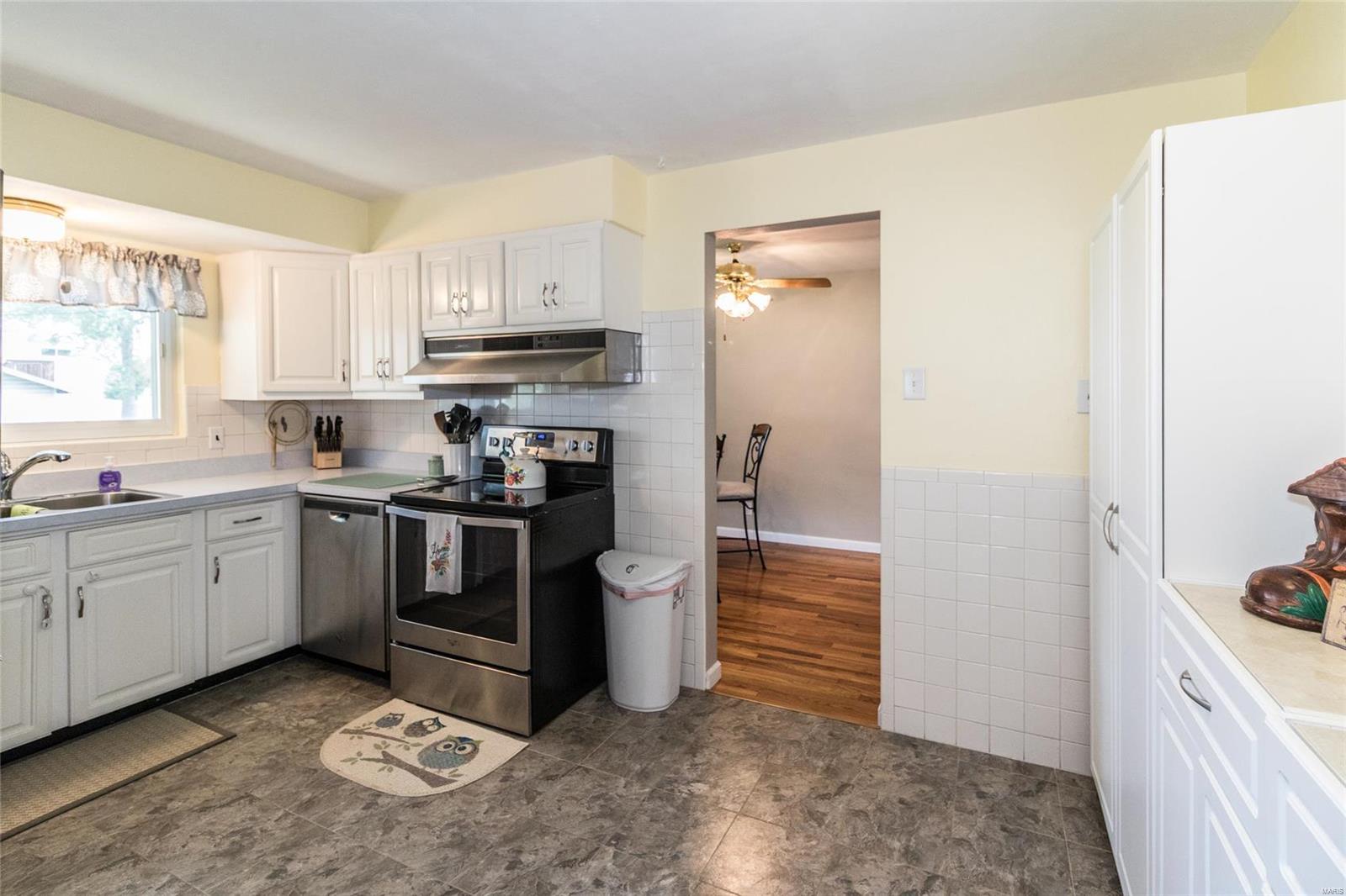 9807 Ridgely Lane St. Louis, MO 63123 - Photo 10 of 29 Gallery Image 10