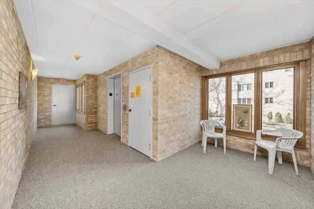 $200,000 | 4530 West 93rd Street, Unit 1A, Oak Lawn, IL 60453