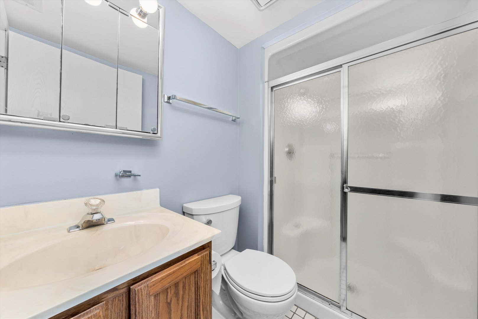 4530 West 93rd Street, Unit 1A Oak Lawn, IL 60453 - Photo 10 of 18 a bathroom with a sink toilet and vanity