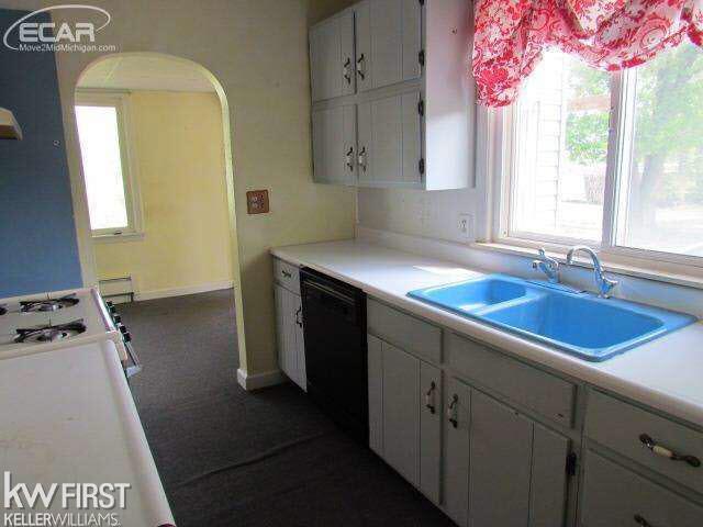8038 Corunna Road Flint, MI 48532 - Photo 4 of 21 21146908-3.JPG