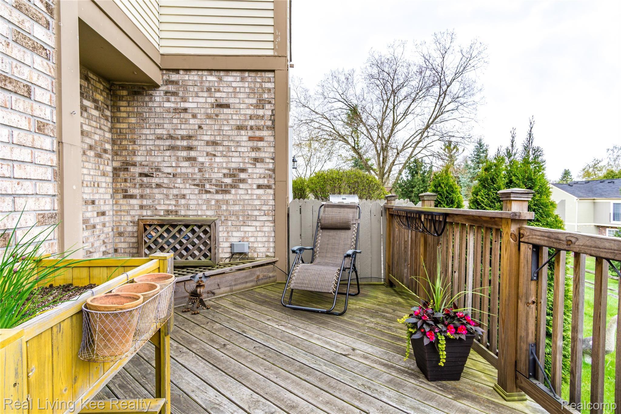 1410 Crescent Lane Rochester, MI 48306 - Photo 31 of 36 Exteriors (11 of 11).jpg