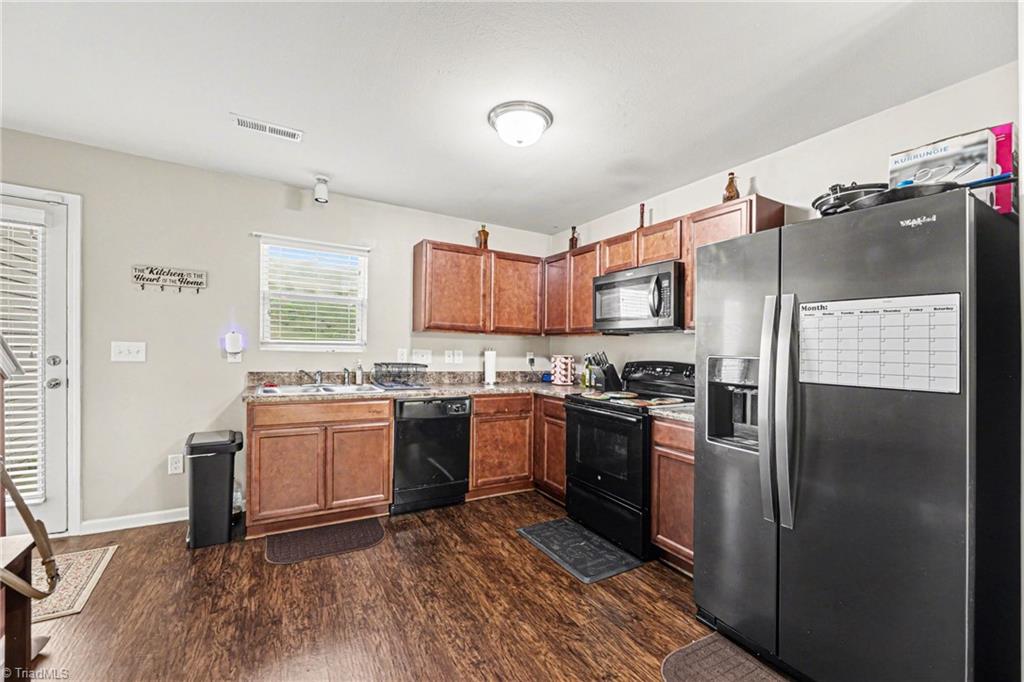 424 Sandybrooke Drive High Point, NC 27265 - Photo 11 of 28