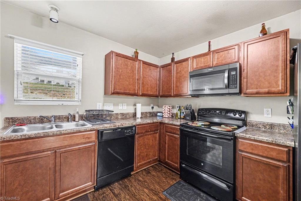 424 Sandybrooke Drive High Point, NC 27265 - Photo 12 of 28