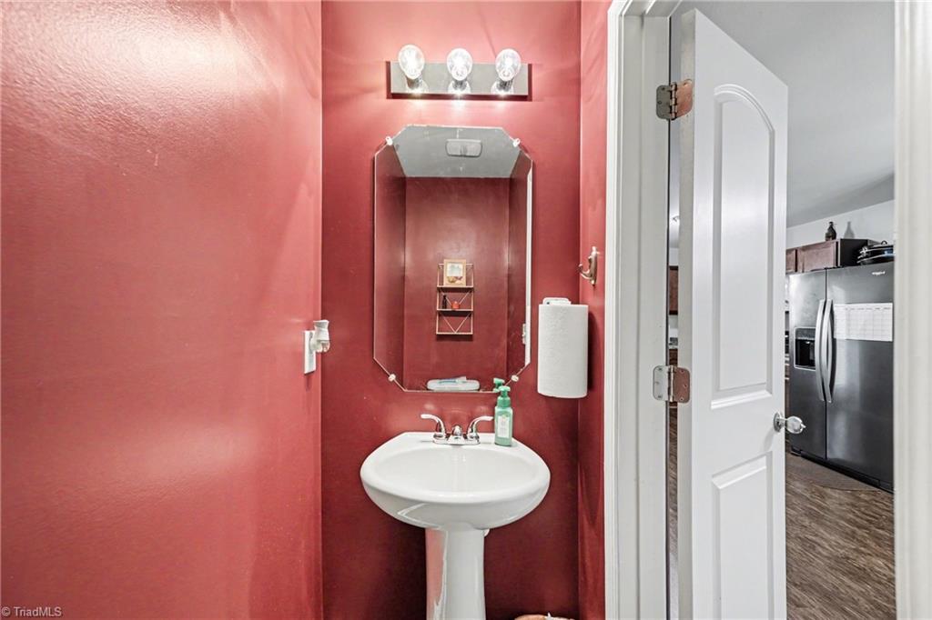 424 Sandybrooke Drive High Point, NC 27265 - Photo 15 of 28