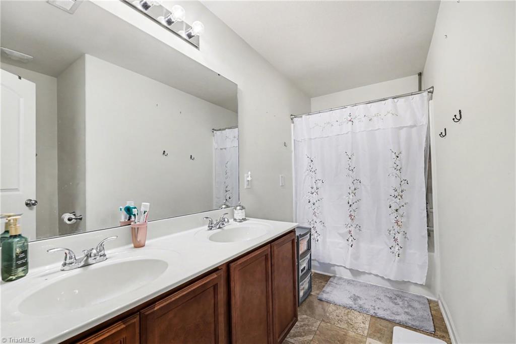 424 Sandybrooke Drive High Point, NC 27265 - Photo 18 of 28