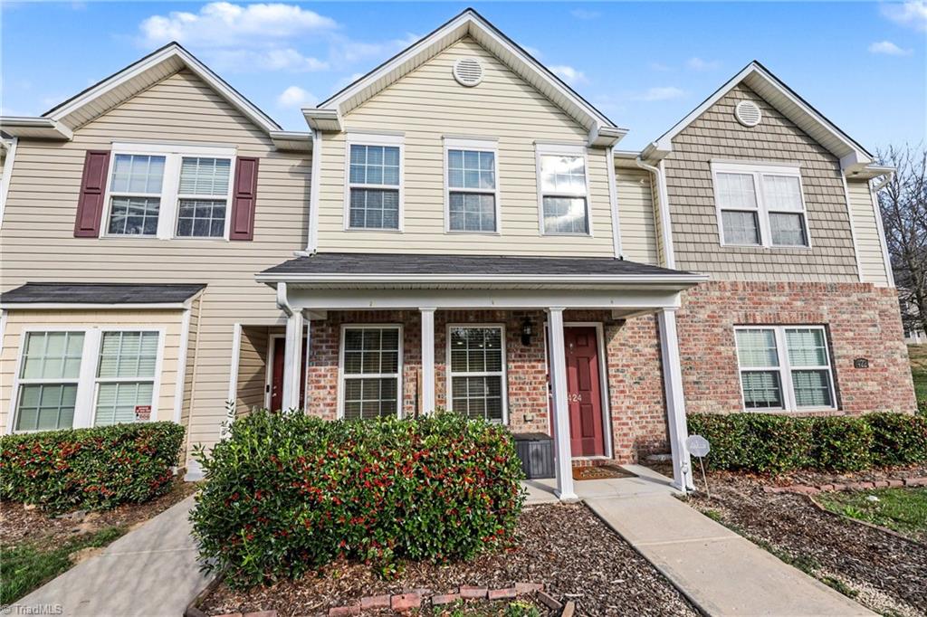424 Sandybrooke Drive High Point, NC 27265 - Photo 2 of 28