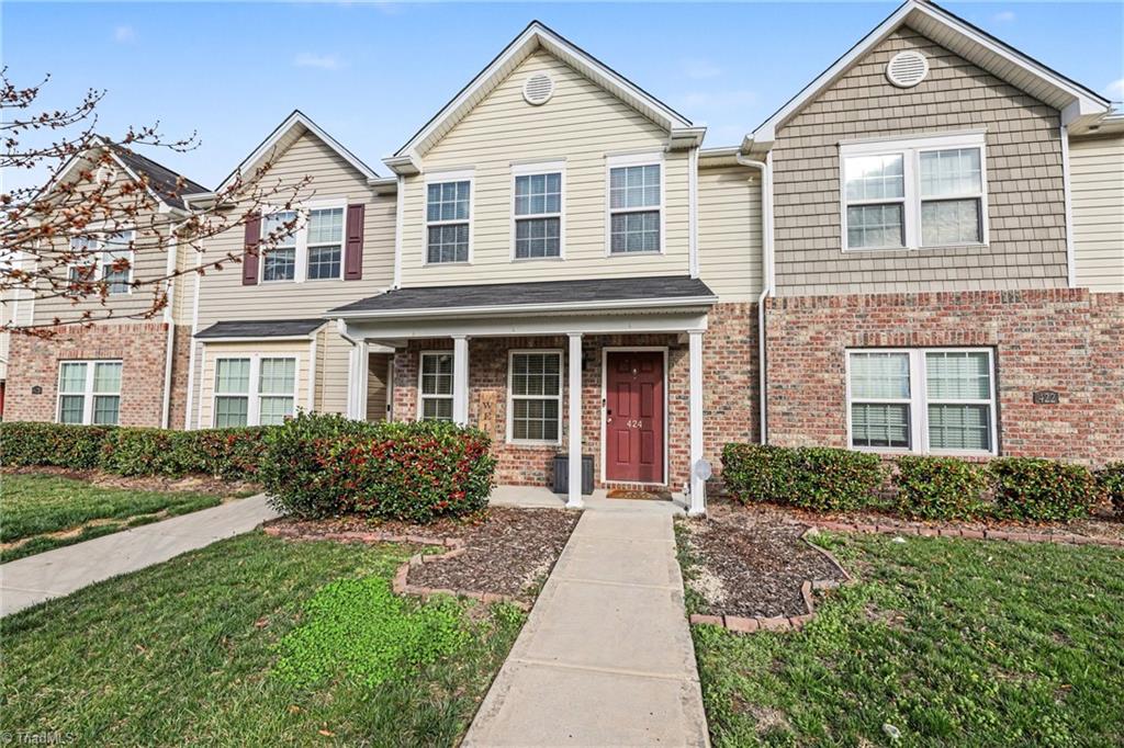 424 Sandybrooke Drive High Point, NC 27265 - Photo 4 of 28