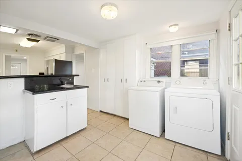 $2,395 | 5122 Locust Street, Bellaire, TX 77401