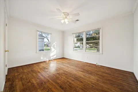 $2,395 | 5122 Locust Street, Bellaire, TX 77401