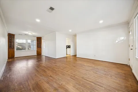 $2,395 | 5122 Locust Street, Bellaire, TX 77401